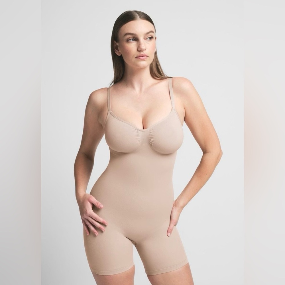 •SKIMS• Seamless Sculpt Mid Thigh Bodysuit Beige Compression